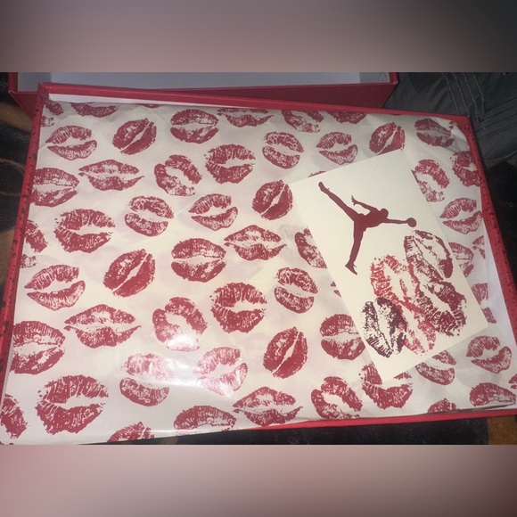 🆕inBox “Air Jordan 4 Retro Valentine” Size Wmns 10 Men 8.5 - Picture 6 of 14